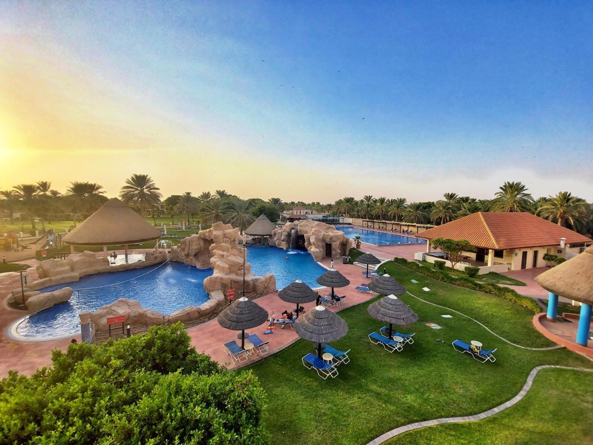 Danat Al Ain Resort Kültér fotó The resort's pool area