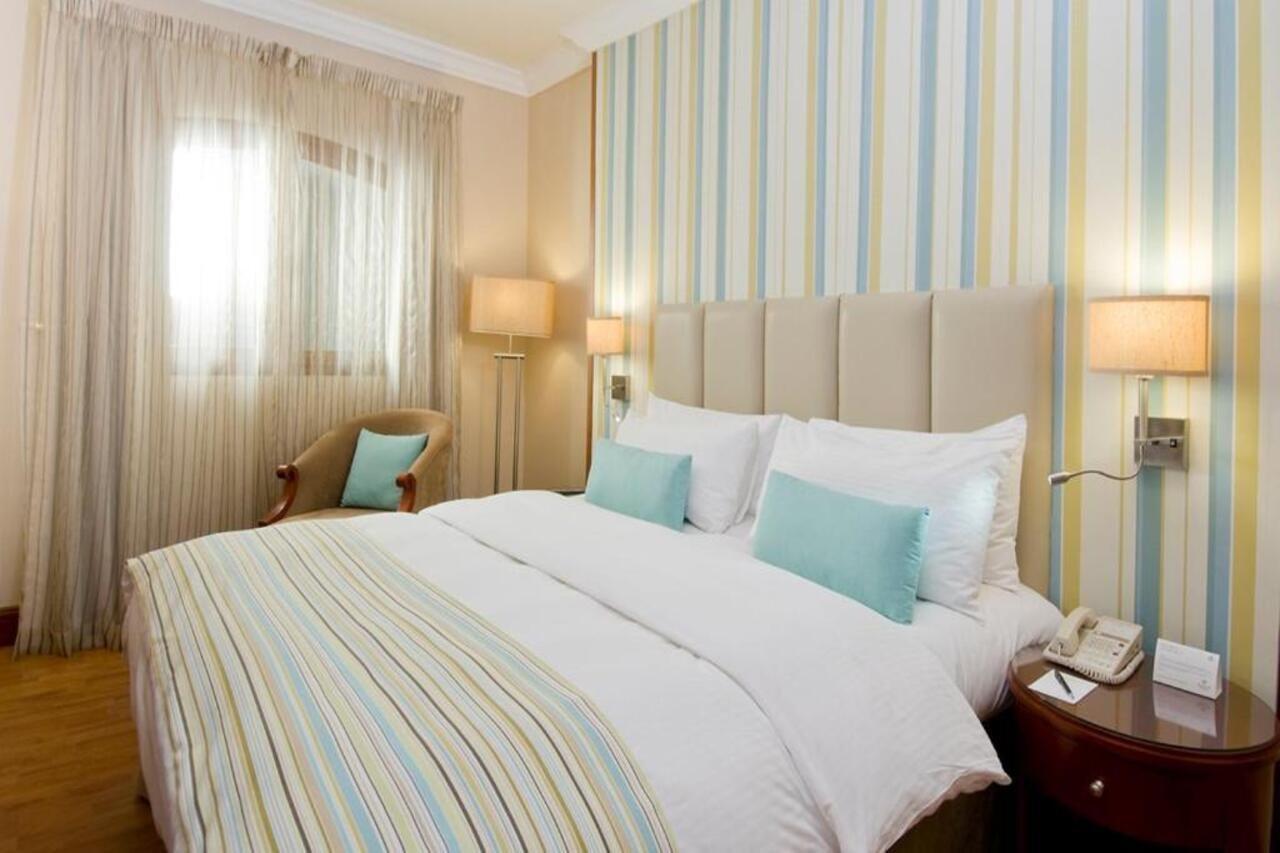 Danat Al Ain Resort Kültér fotó A bedroom