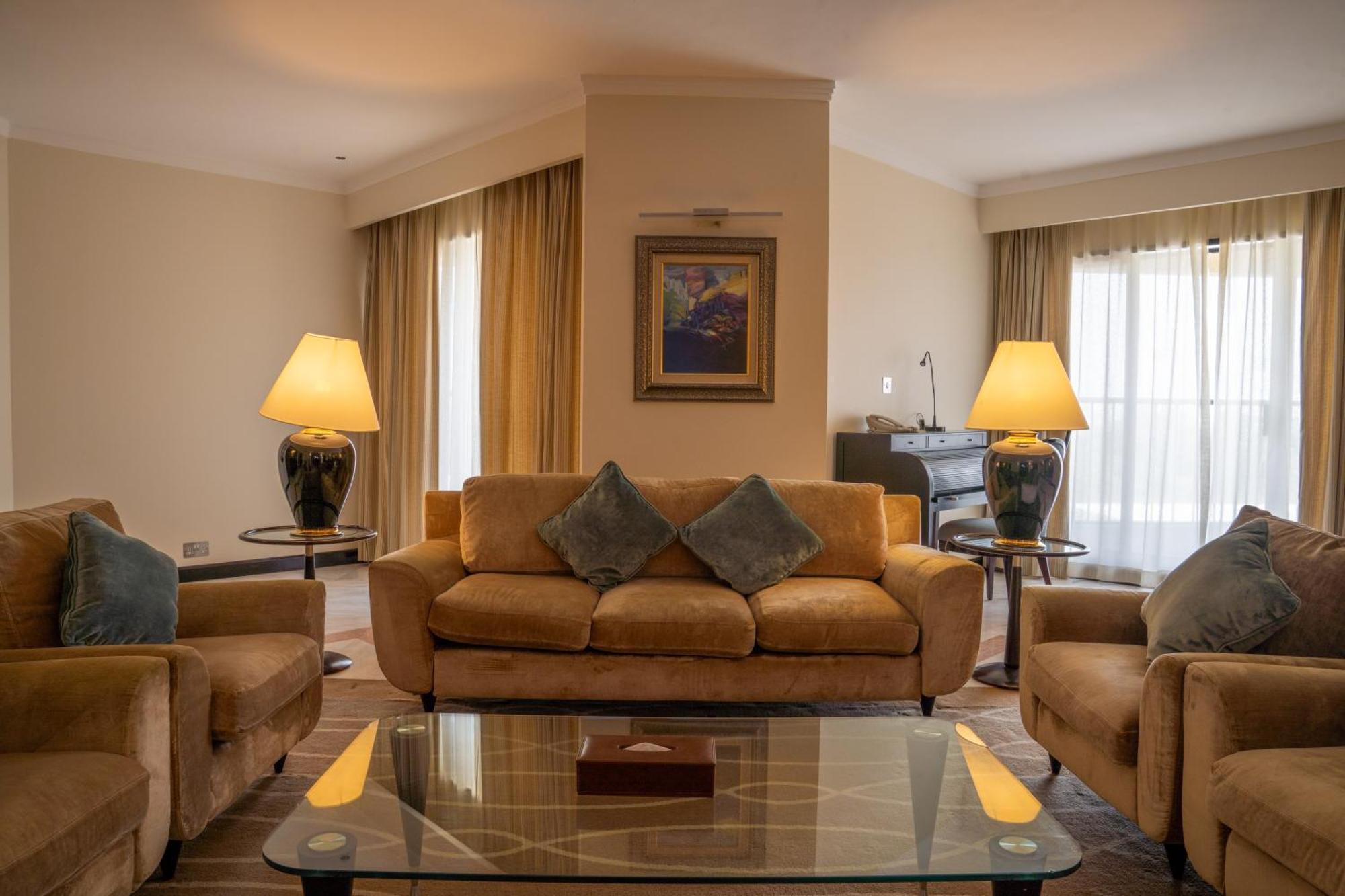 Danat Al Ain Resort Kültér fotó A living room in a suite at the hotel