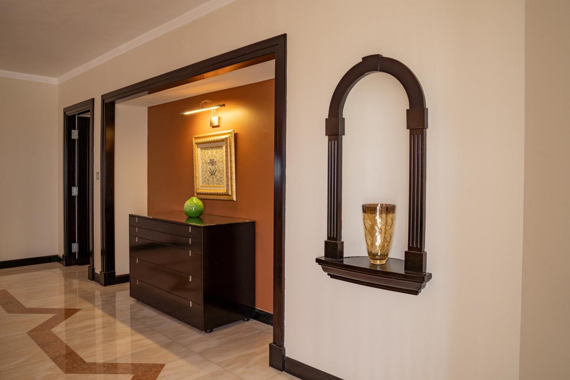 Danat Al Ain Resort Kültér fotó A wall niche