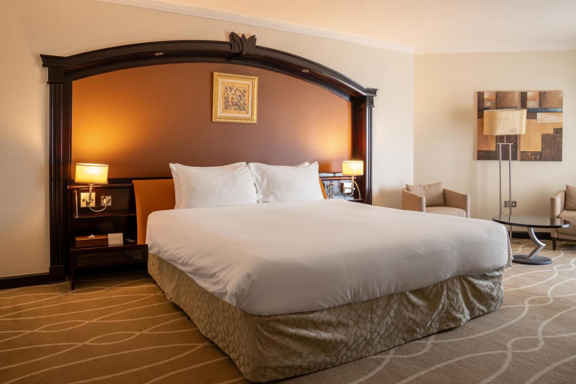 Danat Al Ain Resort Kültér fotó A bedroom at the hotel