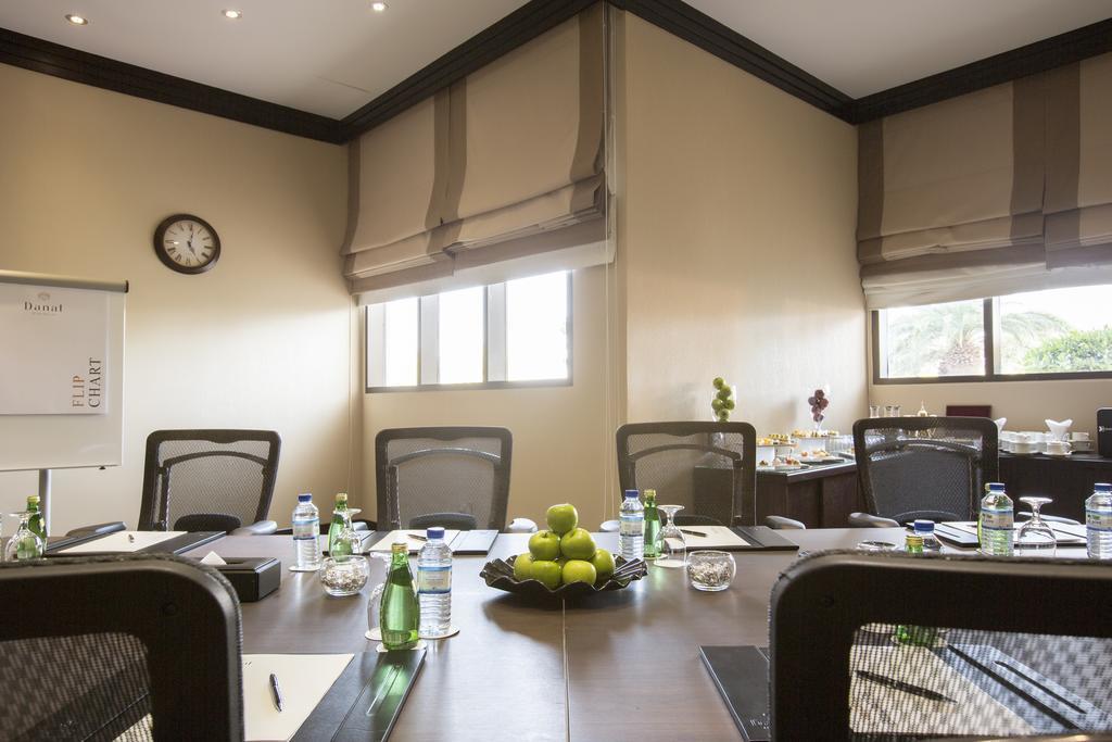 Danat Al Ain Resort Kültér fotó Meeting room at the hotel