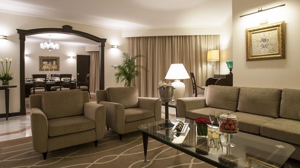 Danat Al Ain Resort Kültér fotó A living room in a suite at the Taj Mahal Palace, Mumbai